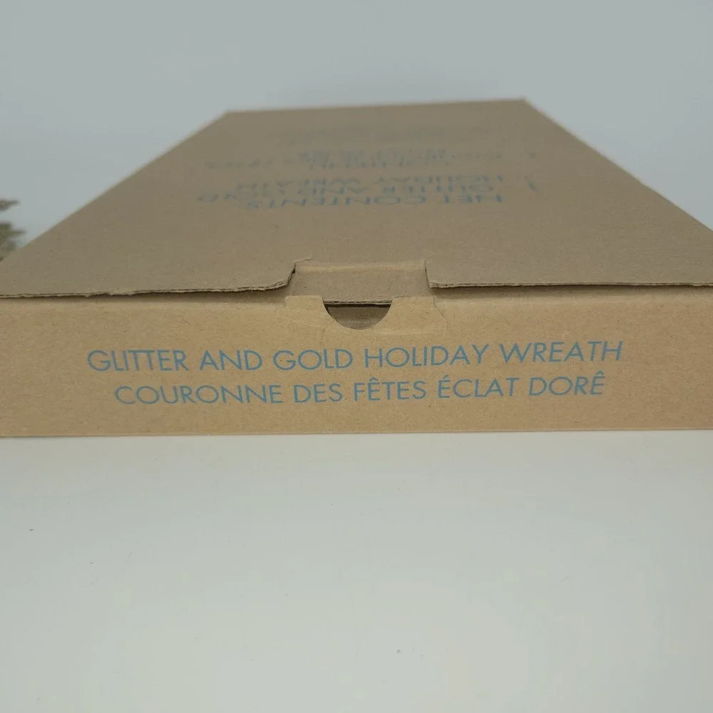 Avon Glitter and Gold 3D Holiday Wreath 14in Snowflake Christmas Decor 2010 Box